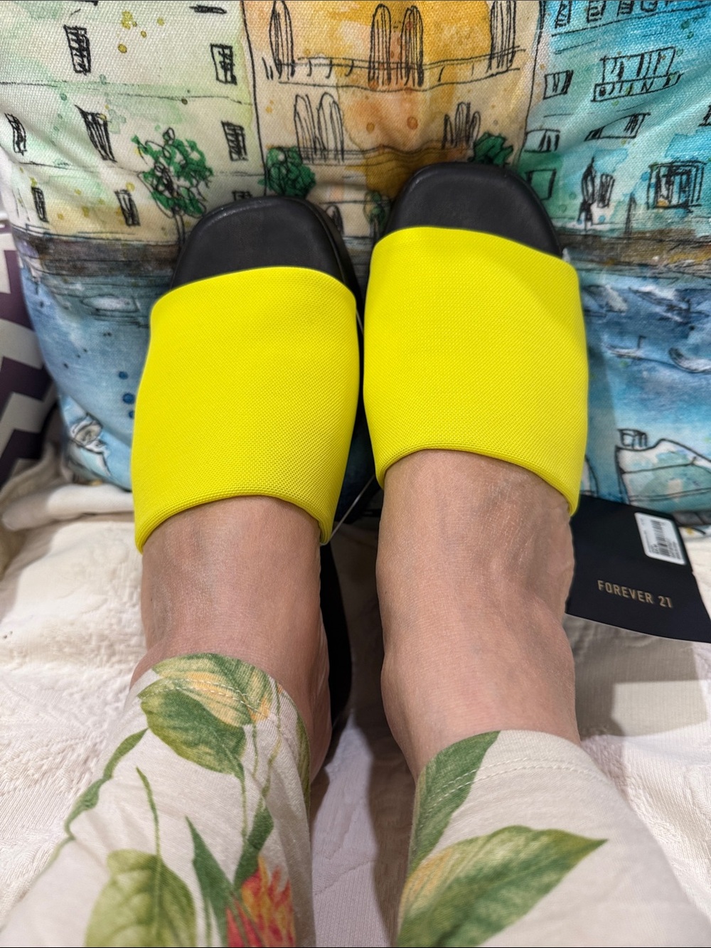 Forever 21 Neon Yellow Slide Mules size 8 new with tag comes with gift - Picture 7 of 16